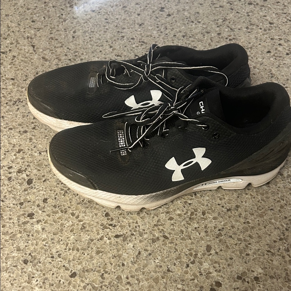 Under Armour Men's Black and White Athletic Shoes
